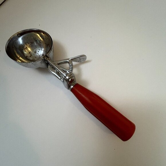 Bakelite Red Handle Shore Craft Ice Cream Scoop Cone Works!! 8-1/2" x 2" Heavy - Picture 2 of 10